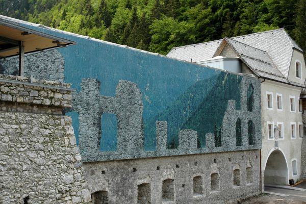 Textilfassade für ein historisches Gebäude in Reutte Österreich